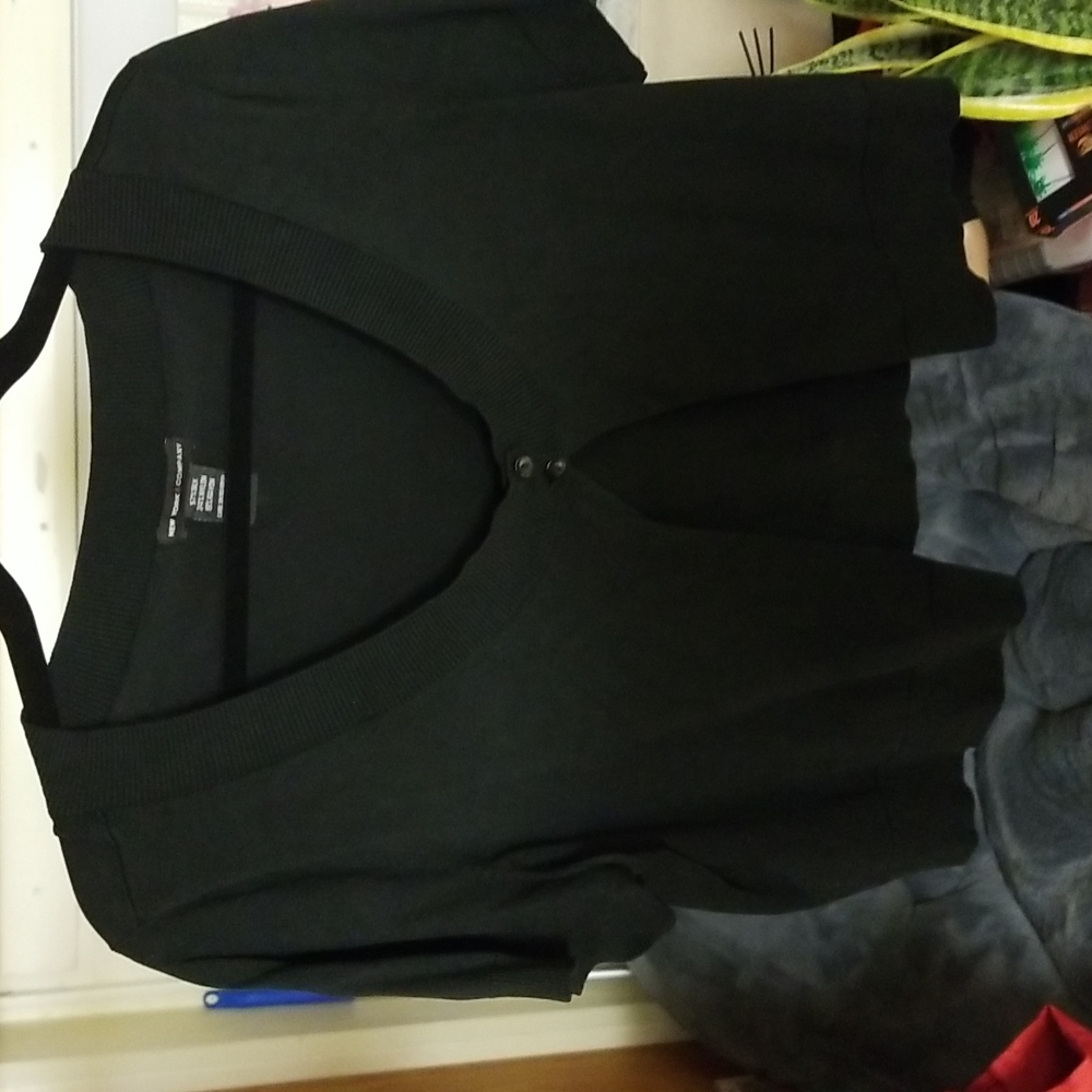 New York & Company L cropped shorts leave sweater, black